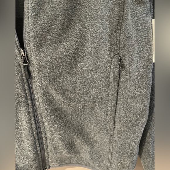 Amazon essentials zip up fleece sweater. Grey size small - Picture 5 of 7
